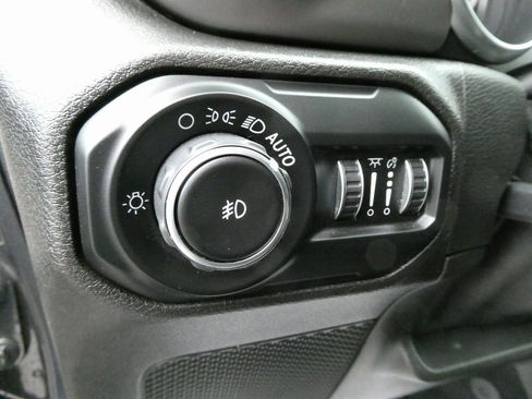 Used 2019 Jeep Wrangler Sport image 19