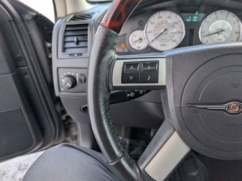 Used 2010 Chrysler 300 Limited image 11