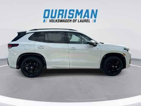 New 2026 Volkswagen Tiguan SE R-Line FWD image 9