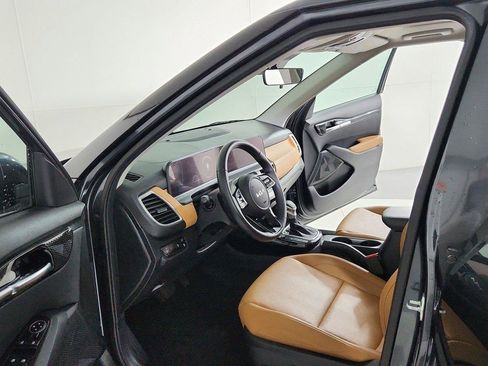 Used 2025 Kia Seltos EX w/ EX Sunroof Package AWD/4WD image 16