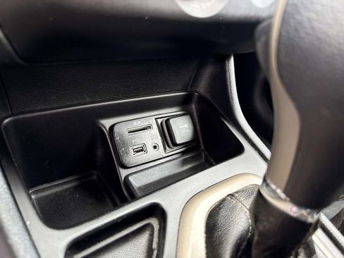 Used 2016 Jeep Cherokee Sport image 27