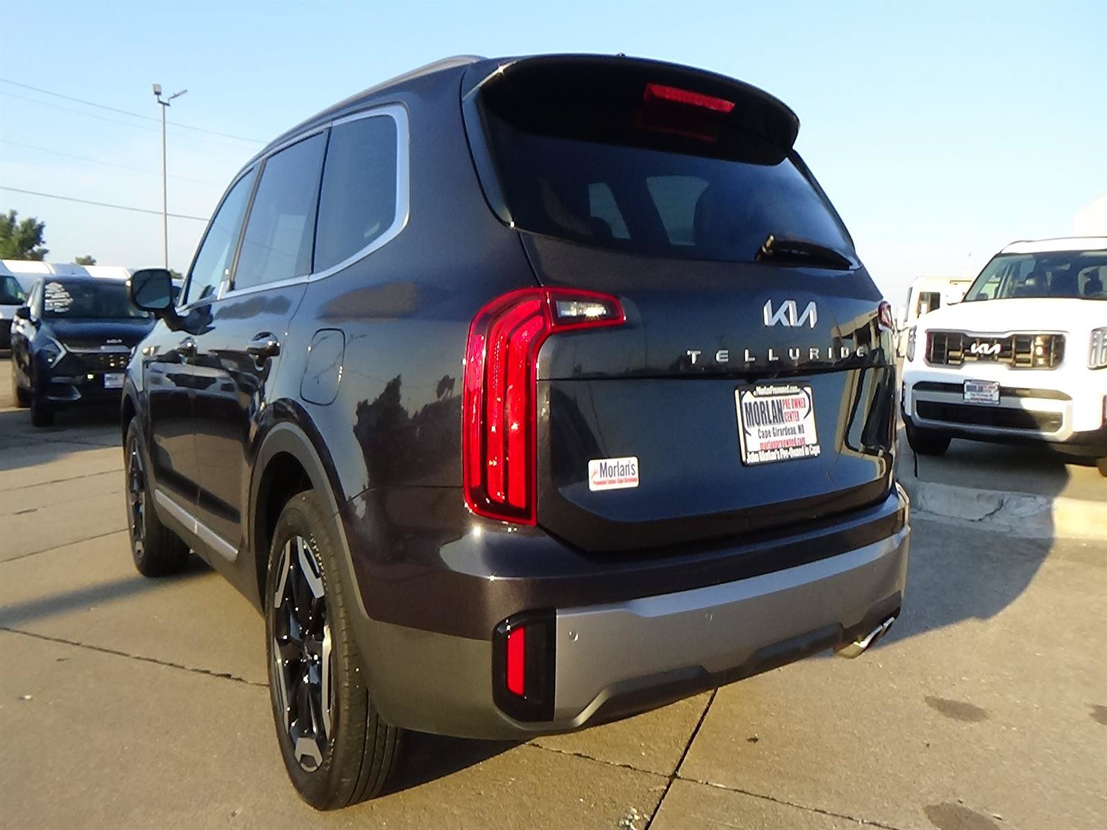 Used 2025 Kia Telluride S FWD image 8