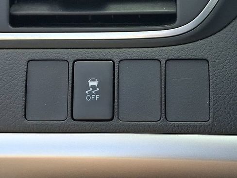 Used 2017 Toyota Camry SE FWD image 9