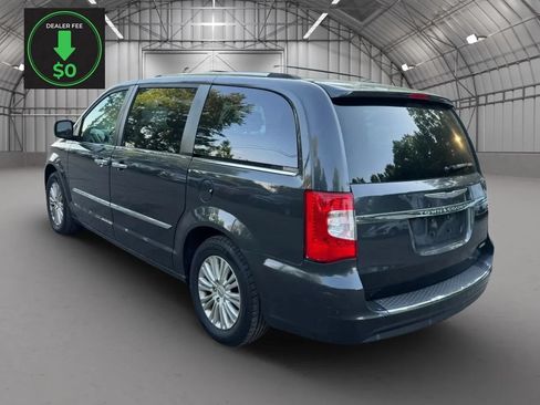 Used 2012 Chrysler Town & Country Limited w/ Luxury Group FWD image 3