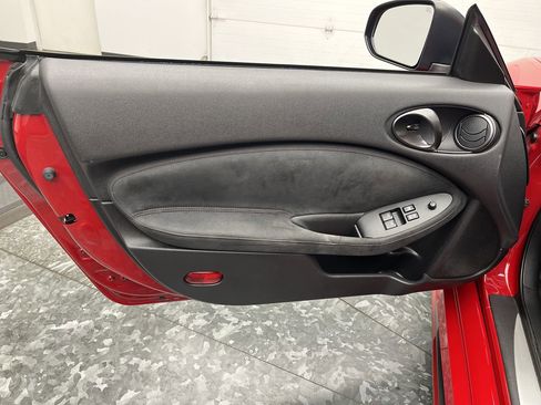 Used 2015 Nissan 370Z NISMO image 6