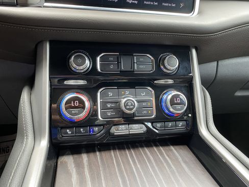 Used 2023 GMC Yukon Denali RWD image 30