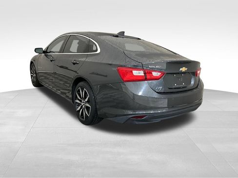 Used 2018 Chevrolet Malibu LT w/ Leather Package FWD image 3