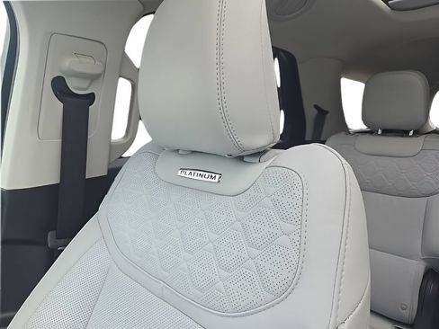 Used 2026 Ford Explorer Platinum w/ LUX Leather Package AWD/4WD image 37