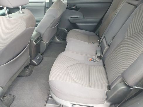 Used 2023 Toyota Highlander LE FWD image 24
