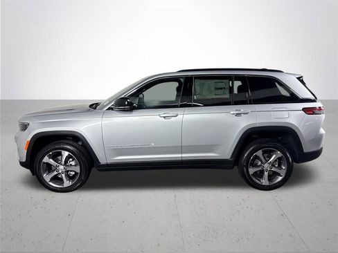 New 2025 Jeep Grand Cherokee Limited w/ Luxury Tech Group II image 9