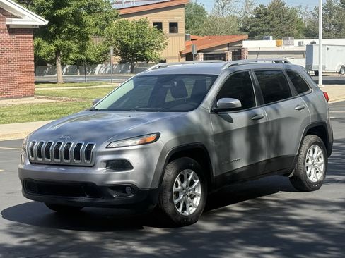Used 2015 Jeep Cherokee Latitude AWD/4WD image 8