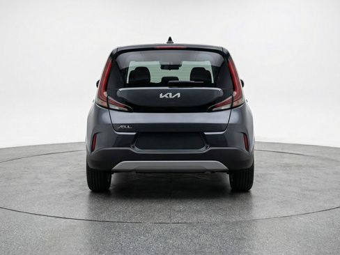 Used 2025 Kia Soul LX w/ LX Technology Package FWD image 7