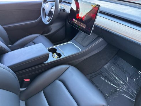 Used 2022 Tesla Model Y Long Range AWD/4WD image 15