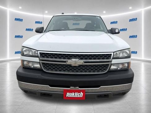 Used 2005 Chevrolet Silverado 2500 LS w/ Heavy-Duty Power Package AWD/4WD image 2