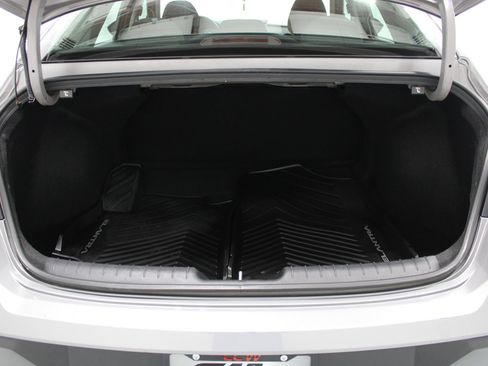 Used 2024 Hyundai Elantra SEL FWD image 18