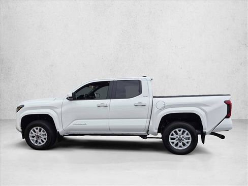 Used 2025 Toyota Tacoma SR5 AWD/4WD image 9
