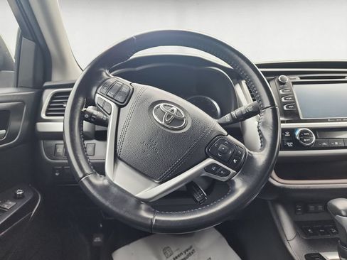 Used 2019 Toyota Highlander XLE AWD/4WD image 13