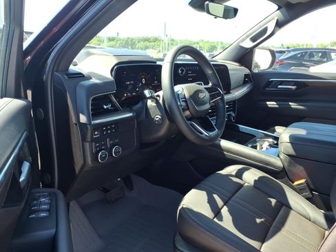 Used 2025 Chevrolet Tahoe High Country AWD/4WD image 7