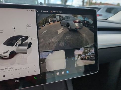 Used 2022 Tesla Model Y Performance image 14