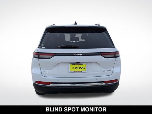 Used 2024 Jeep Grand Cherokee Laredo AWD/4WD image 5