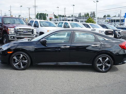 Used 2017 Honda Civic Touring image 2