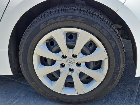 Used 2021 Toyota Corolla LE image 5