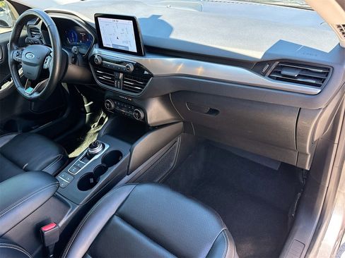 Used 2021 Ford Escape Titanium image 30