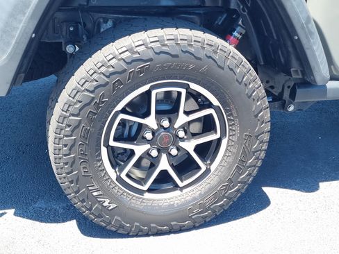Used 2022 Jeep Gladiator Rubicon w/ Cold Weather Group AWD/4WD image 7