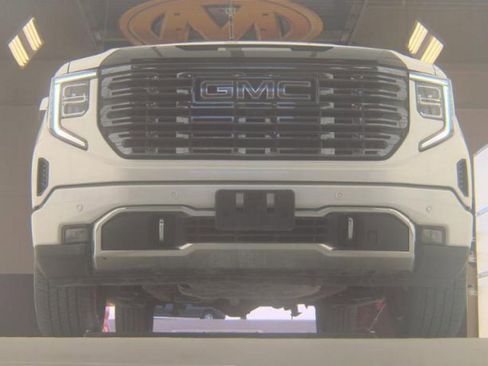 Used 2025 GMC Sierra 1500 Denali Ultimate image 3