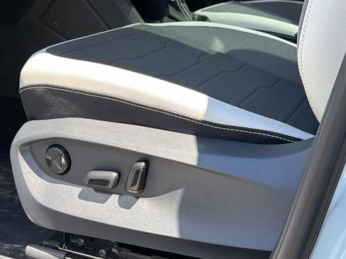 New 2026 Volkswagen Taos SE AWD/4WD image 18