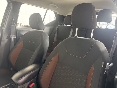 Used 2022 Nissan Kicks SR image 9