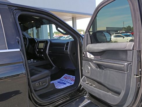 Used 2018 Ford Expedition XLT w/ Equipment Group 202A RWD image 22