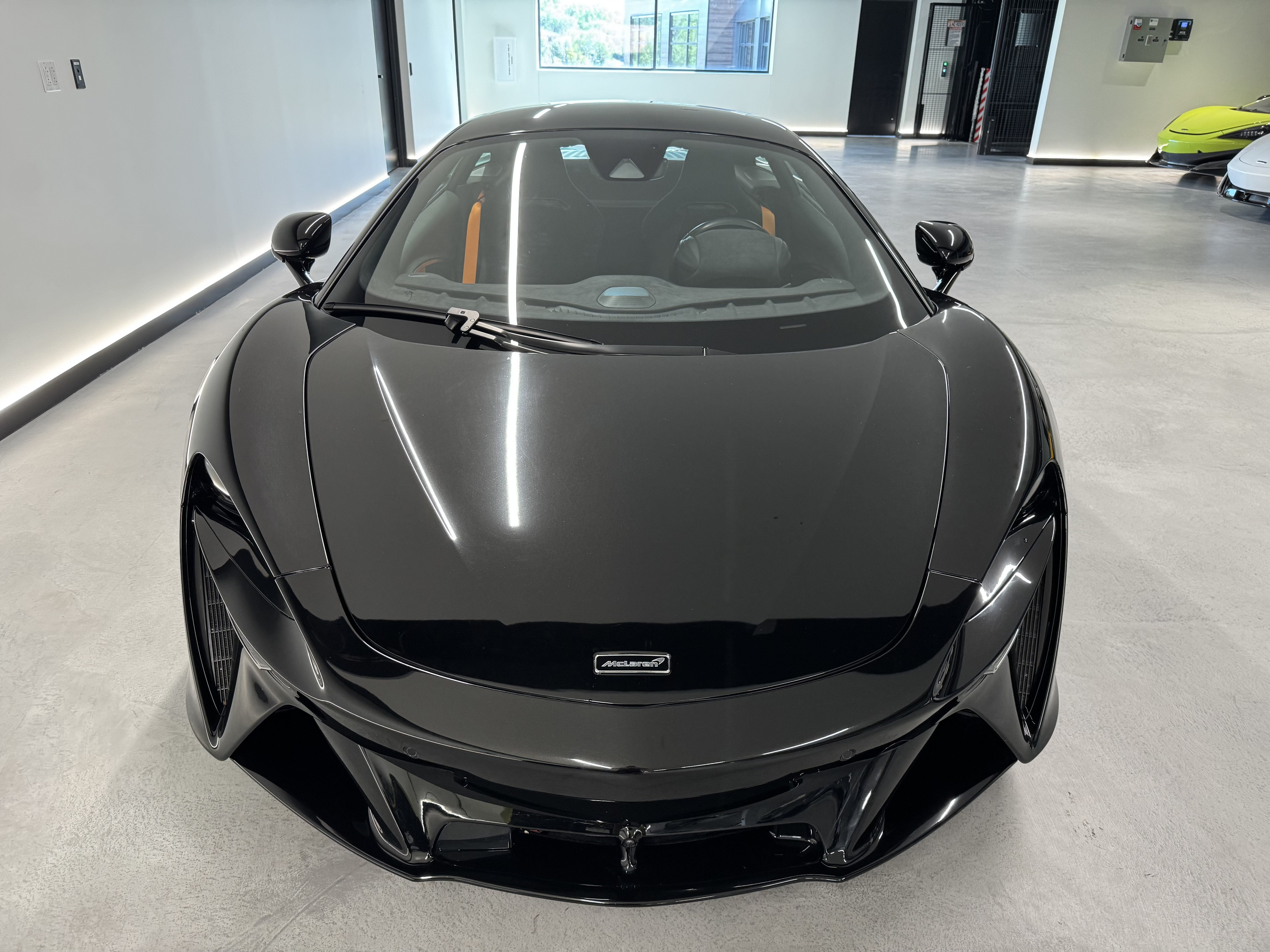 Used 2023 McLaren Artura RWD image 7