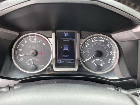 Used 2016 Toyota Tacoma SR5 w/ SR5 Appearance Package (SN) AWD/4WD image 30