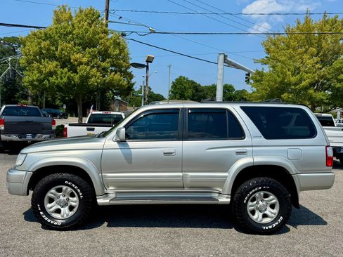 Used 2001 Toyota 4Runner Limited AWD/4WD image 2