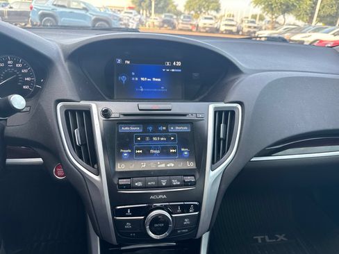 Used 2017 Acura TLX FWD image 8