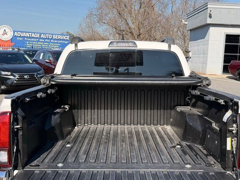 Used 2019 Toyota Tacoma 2WD Double Cab image 12