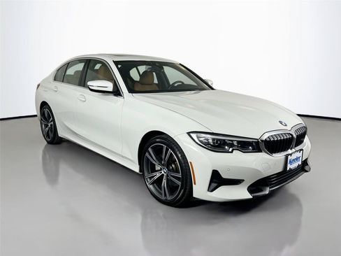 Used 2022 BMW 330i xDrive Sedan w/ Premium Package 2 AWD/4WD image 8