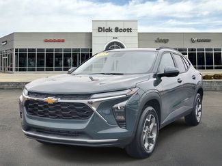 Used 2025 Chevrolet Trax LT w/ Driver Confidence Package video 2