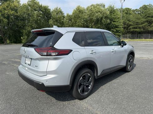 Used 2024 Nissan Rogue SV FWD image 6