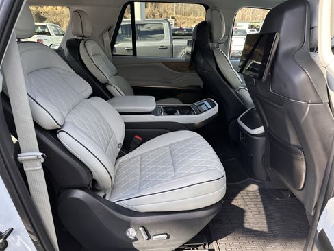 Used 2025 Lincoln Navigator L Black Label w/ Black Label Special Edition image 19