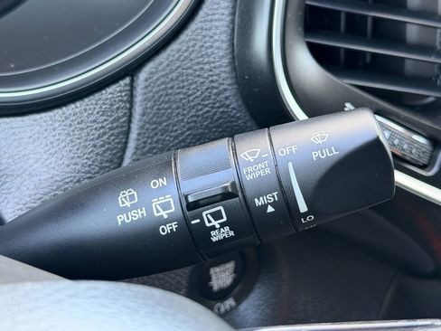 Used 2020 Jeep Cherokee Latitude Plus AWD/4WD image 31