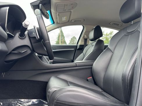 Used 2025 Genesis G70 2.5T AWD/4WD image 30