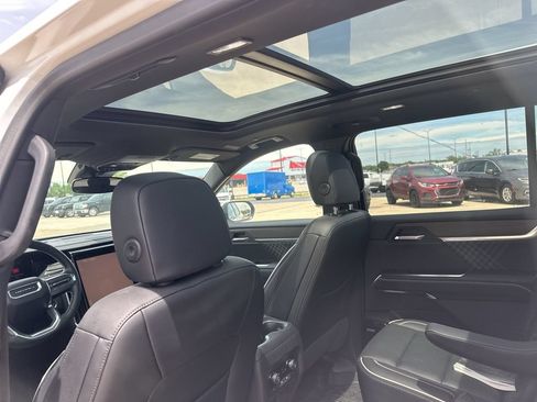 Used 2025 GMC Acadia Denali w/ LPO, Floor Liner Package AWD/4WD image 27