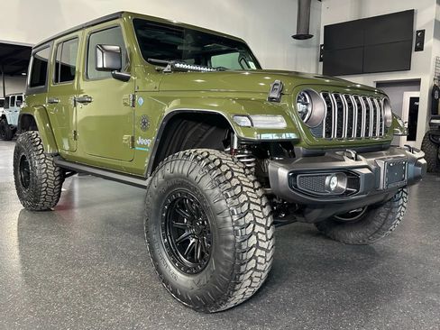 Used 2024 Jeep Wrangler Unlimited w/ Convenience Group image 2