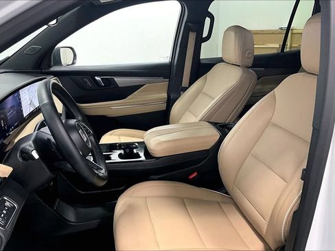 Used 2025 Buick Enclave Preferred w/ Power Package FWD image 26