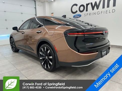 Used 2023 Toyota Crown Platinum image 3