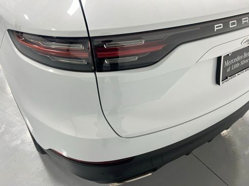 Used 2023 Porsche Cayenne image 13