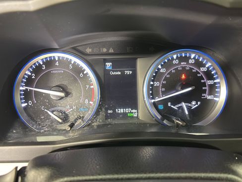 Used 2019 Toyota Highlander XLE AWD/4WD image 3