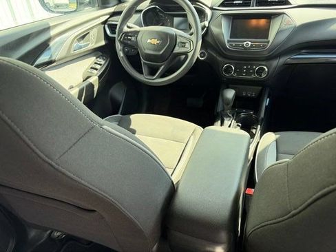 Used 2023 Chevrolet TrailBlazer LT FWD image 36
